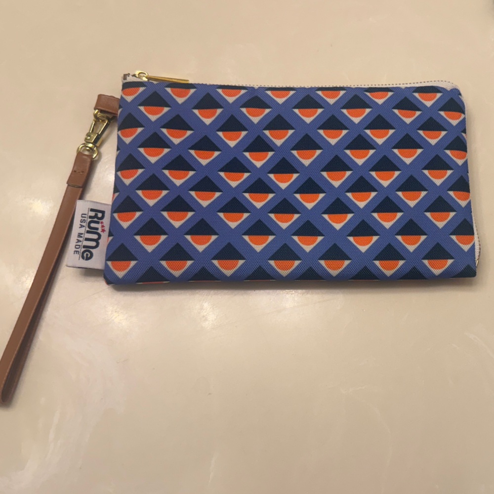 Geometric Pattern Wristlet Clutch Rume